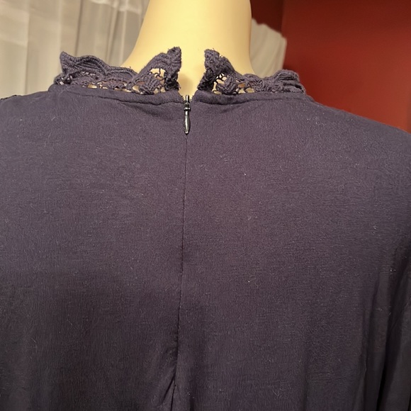 EUC Navy Chico’s lace blouse - Picture 8 of 16